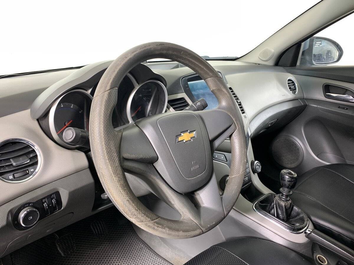 Chevrolet Cruze с пробегом — 2010 год. Фото: #10