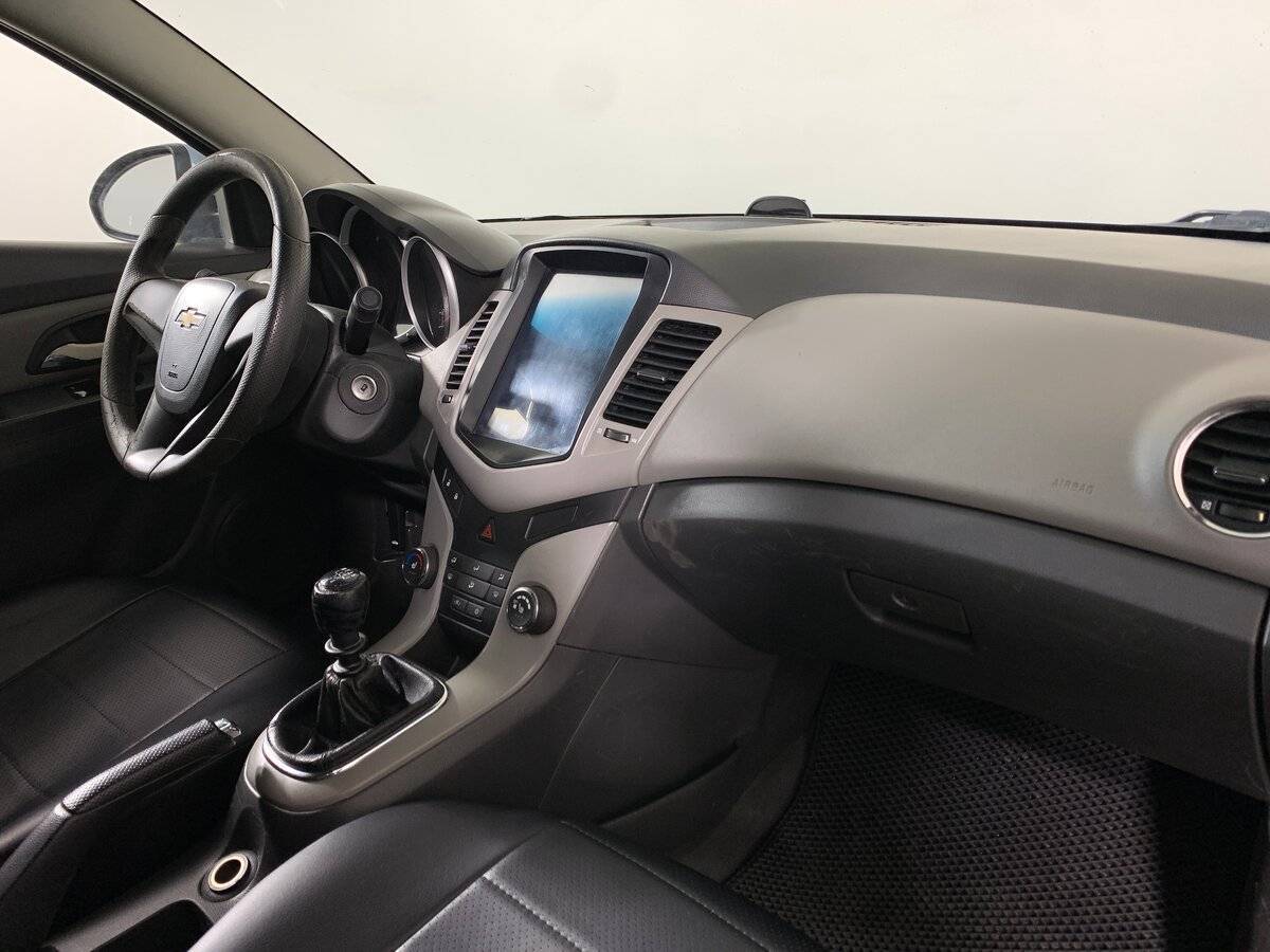 Chevrolet Cruze с пробегом — 2010 год. Фото: #12