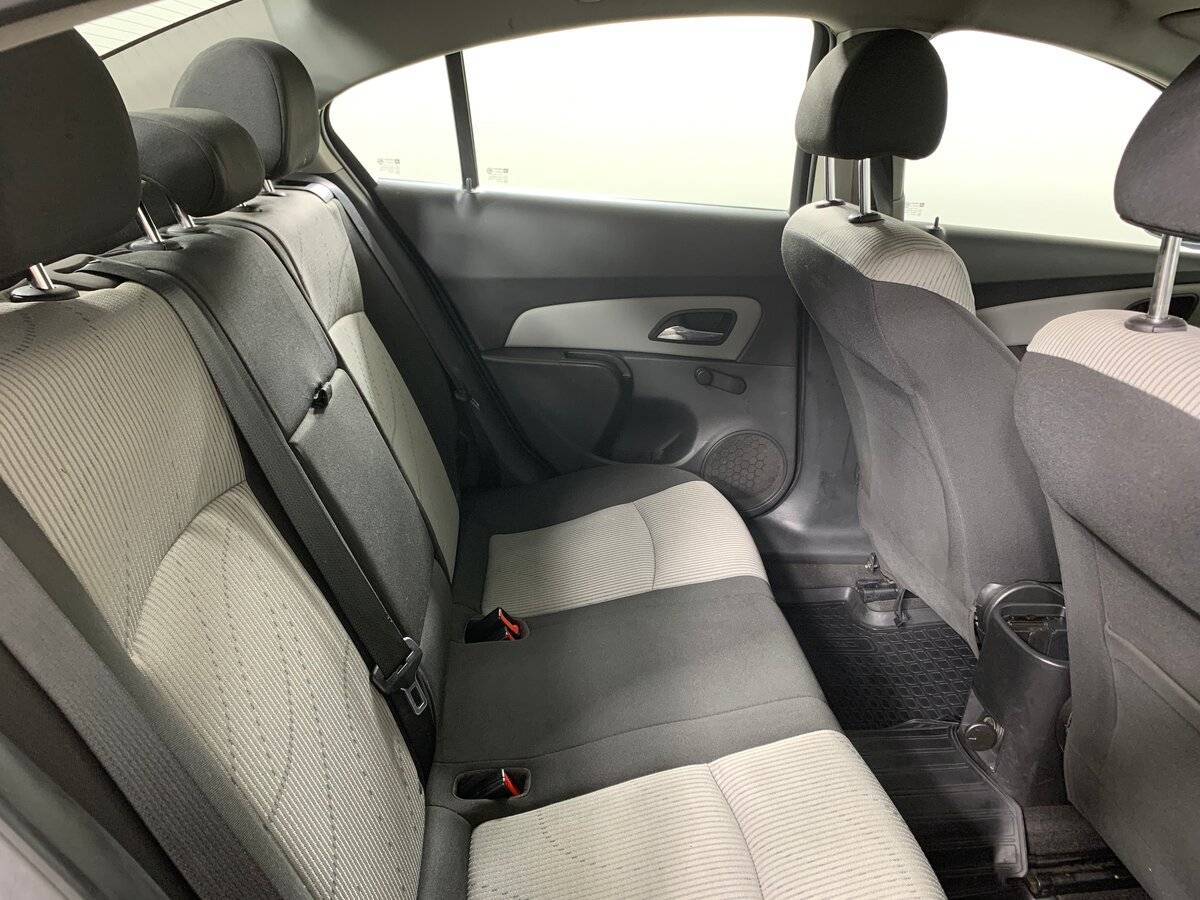 Chevrolet Cruze с пробегом — 2012 год. Фото: #16