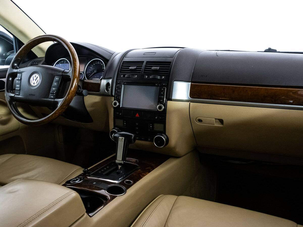 Volkswagen Touareg с пробегом — 2009 год. Фото: #8
