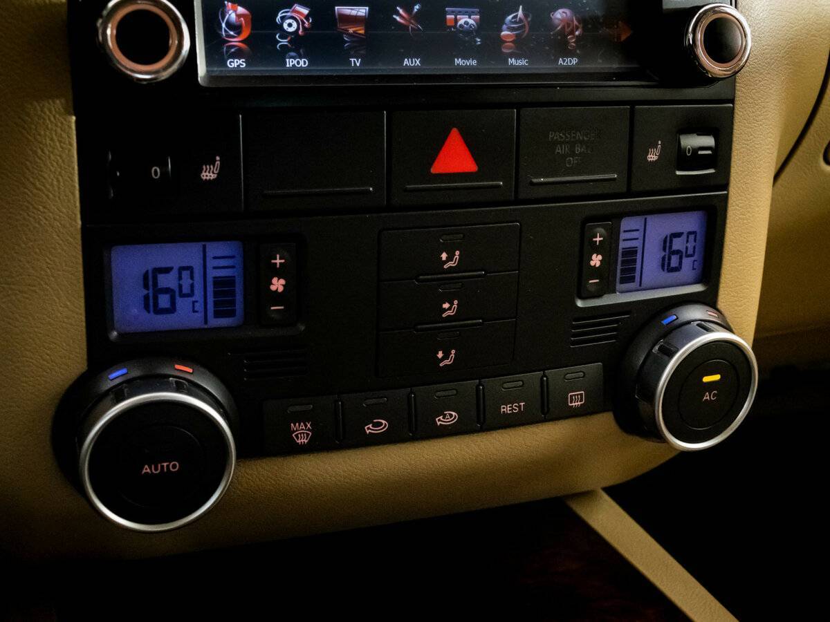 Volkswagen Touareg с пробегом — 2009 год. Фото: #14