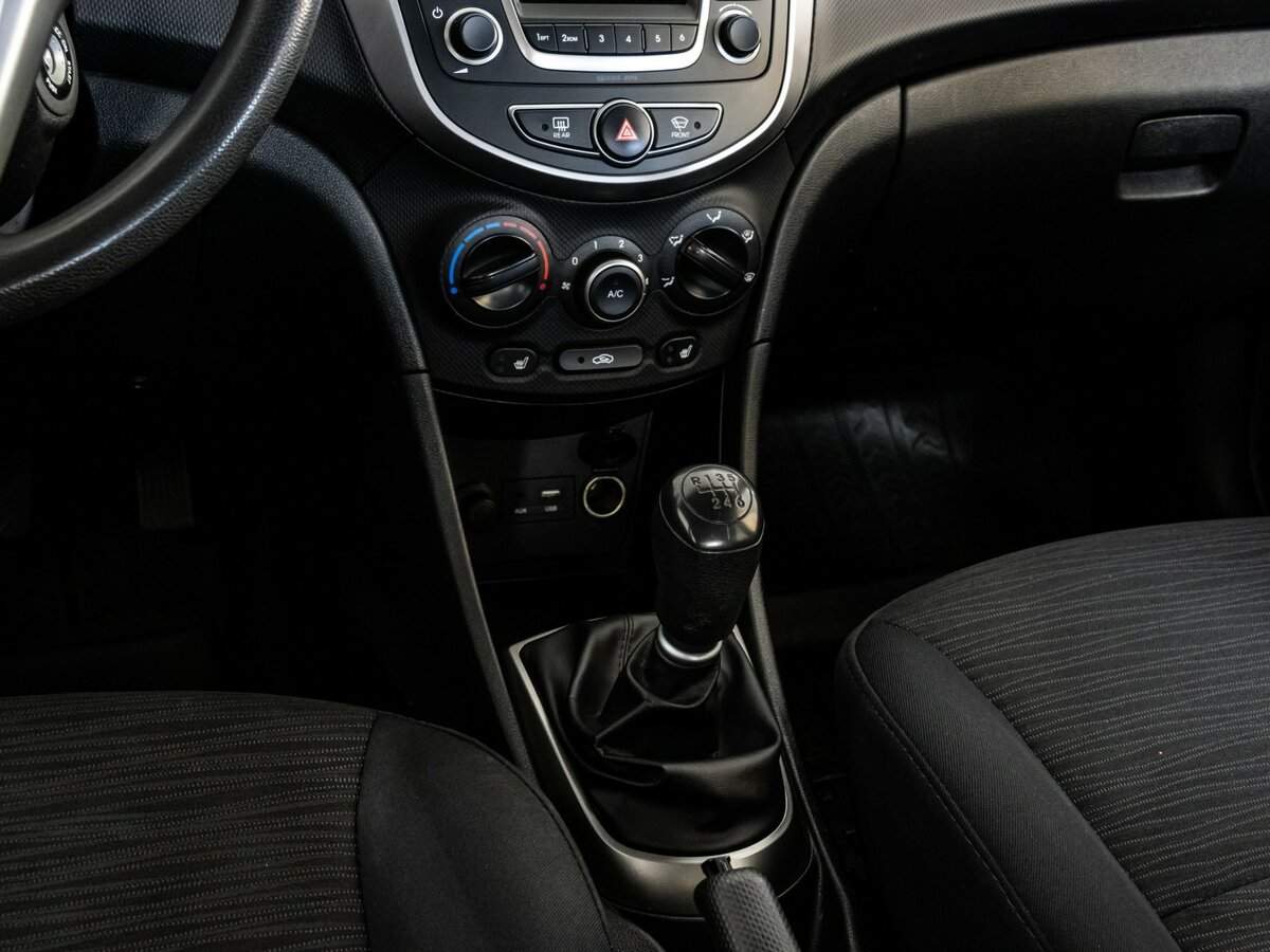 Hyundai Solaris с пробегом — 2015 год. Фото: #9