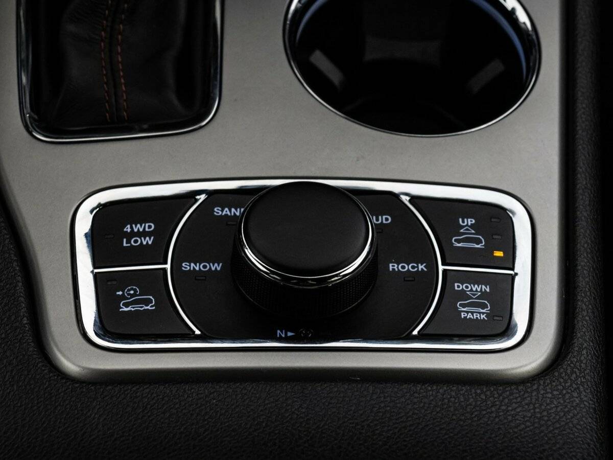 Jeep Grand Cherokee с пробегом — 2018 год. Фото: #13