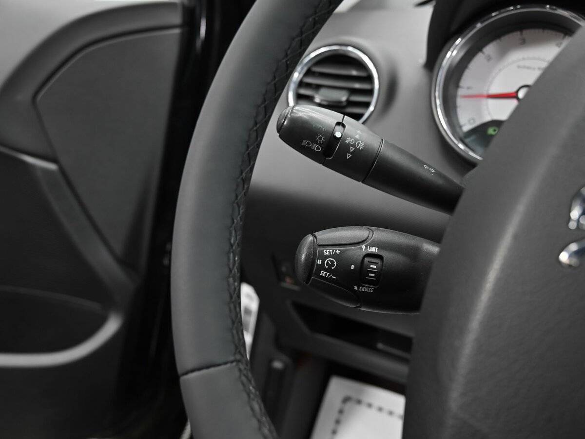 Peugeot 308 с пробегом — 2011 год. Фото: #7