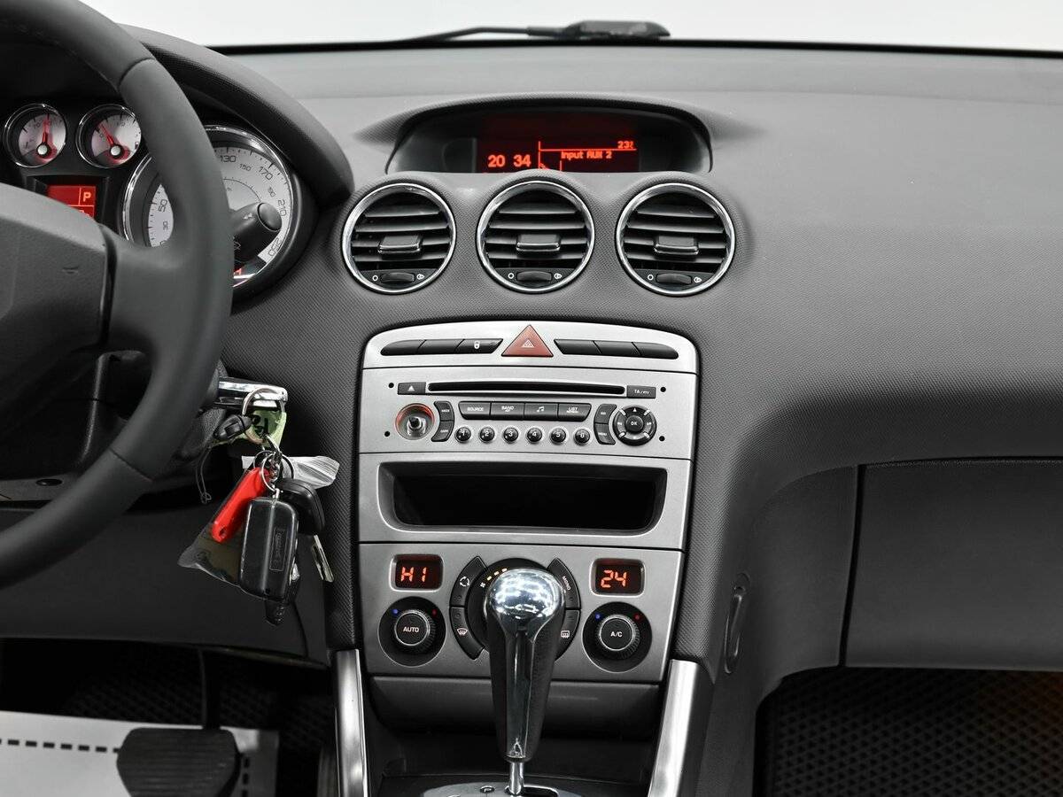 Peugeot 308 с пробегом — 2011 год. Фото: #8