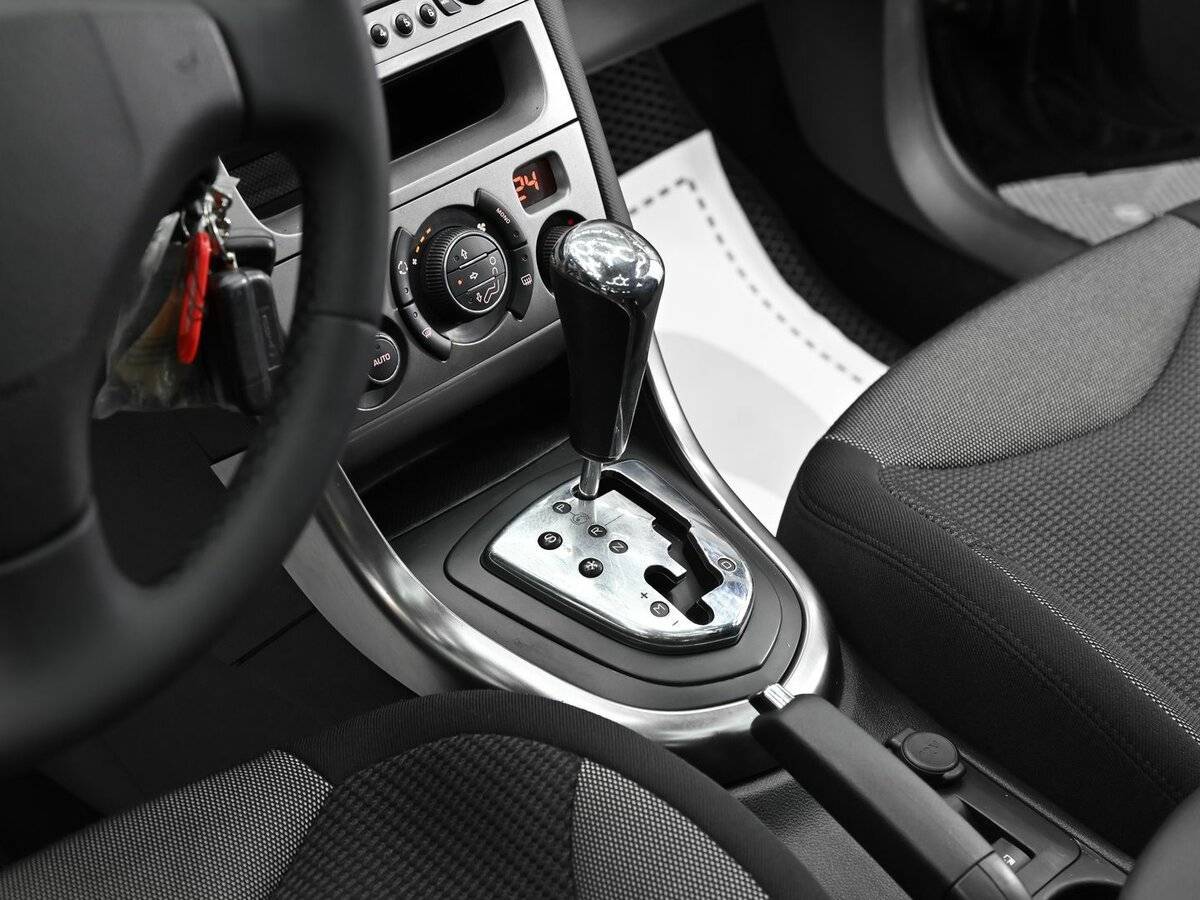 Peugeot 308 с пробегом — 2011 год. Фото: #9