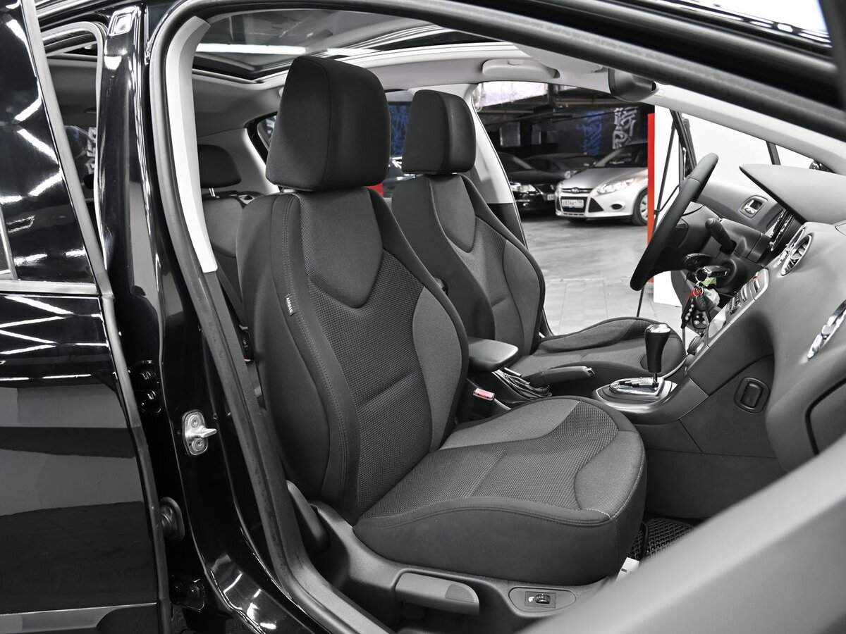 Peugeot 308 с пробегом — 2011 год. Фото: #11