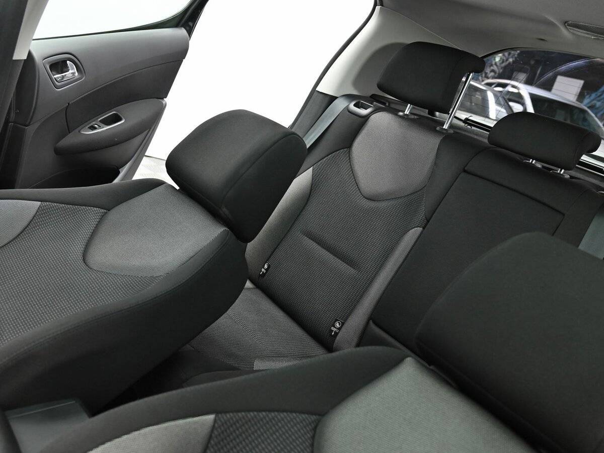 Peugeot 308 с пробегом — 2011 год. Фото: #13