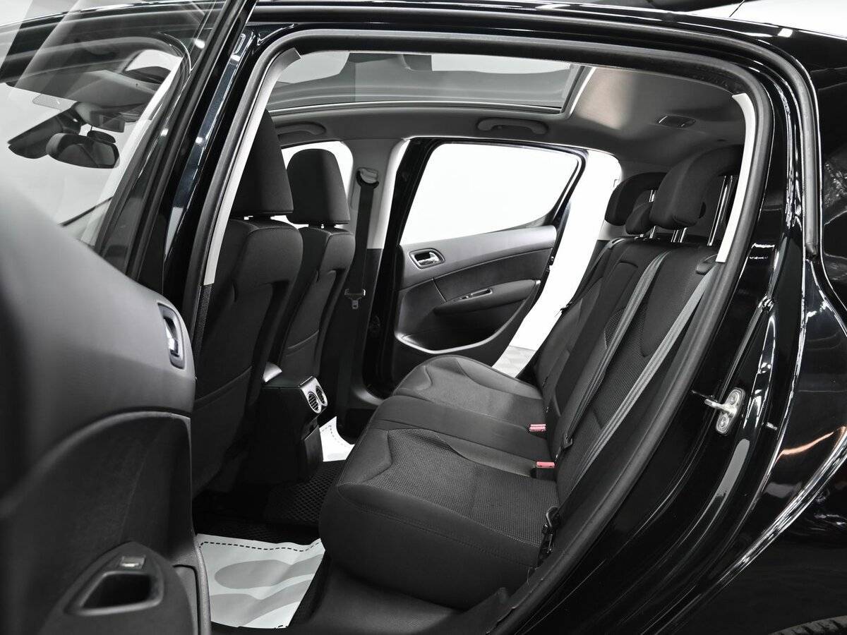 Peugeot 308 с пробегом — 2011 год. Фото: #14