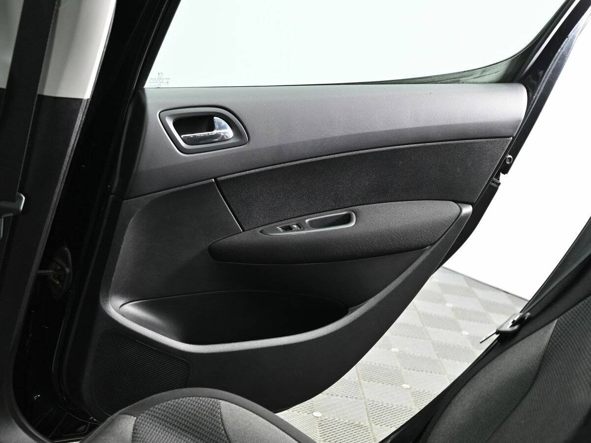 Peugeot 308 с пробегом — 2011 год. Фото: #15