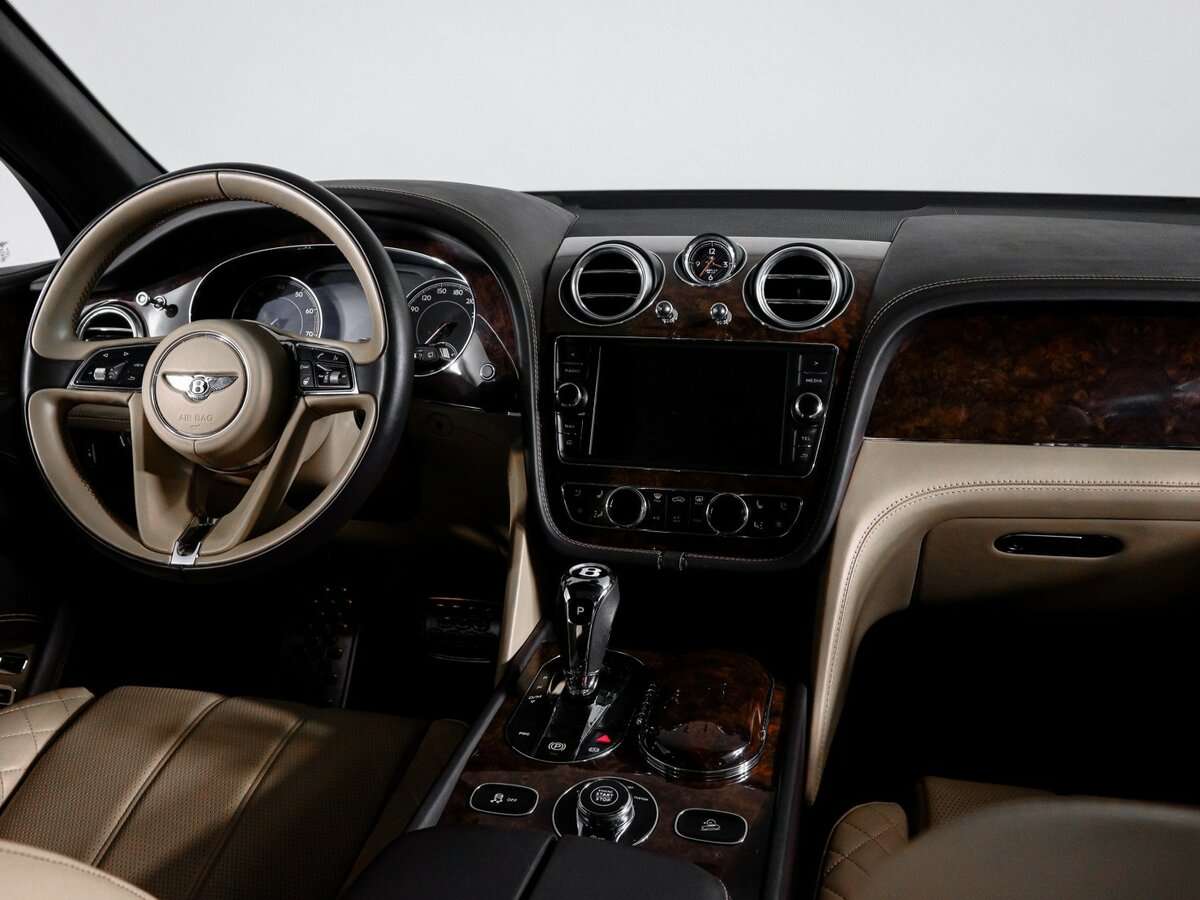 Bentley Bentayga с пробегом — 2016 год. Фото: #11