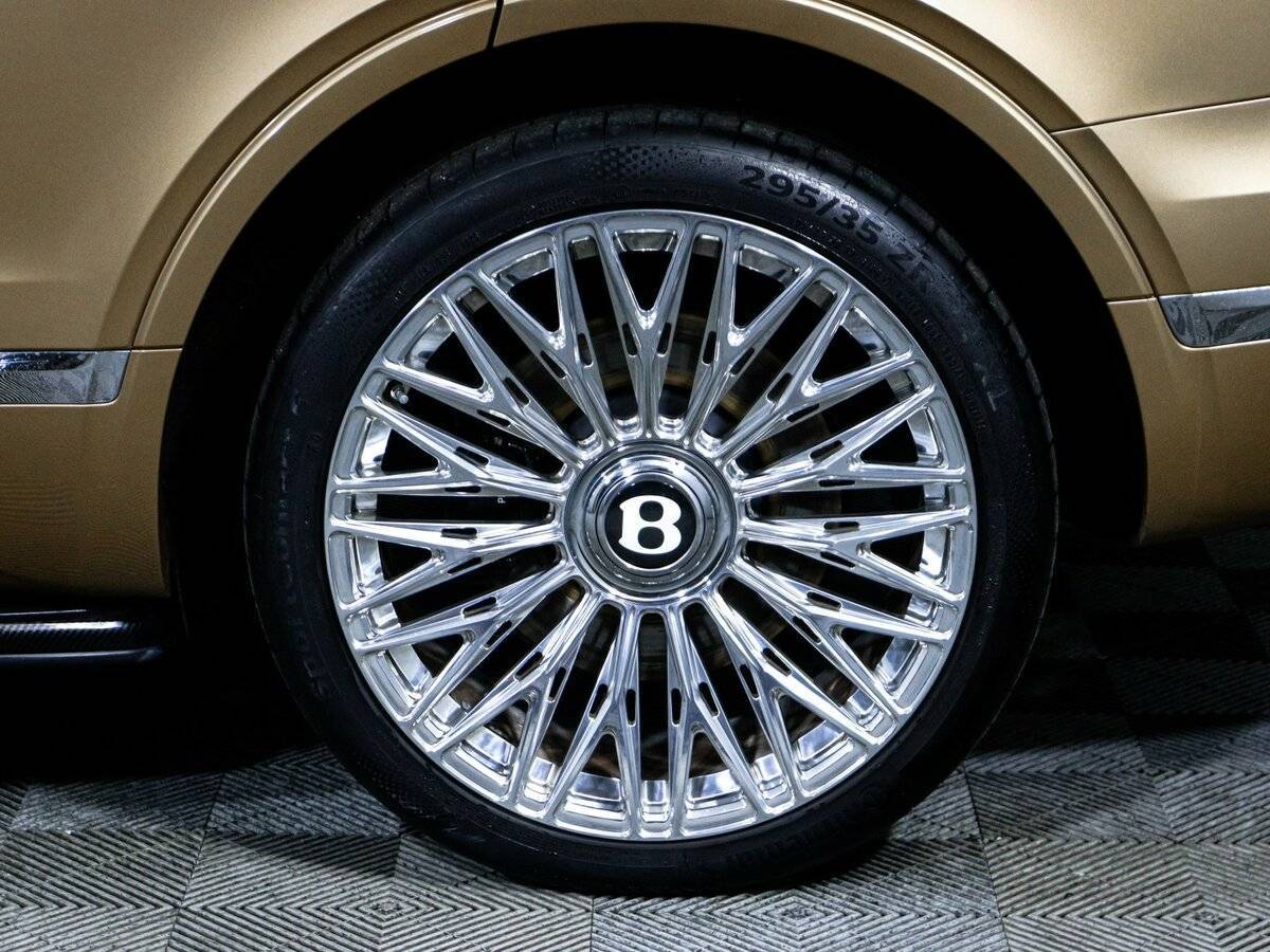 Bentley Bentayga с пробегом — 2016 год. Фото: #14