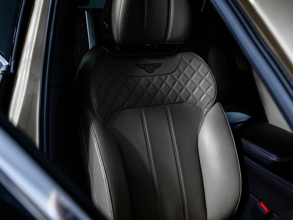 Bentley Bentayga с пробегом — 2016 год. Фото: #21
