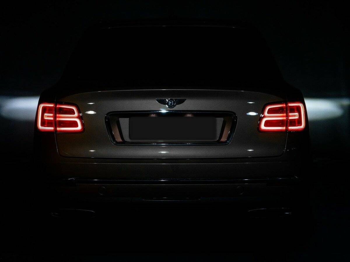 Bentley Bentayga с пробегом — 2016 год. Фото: #30