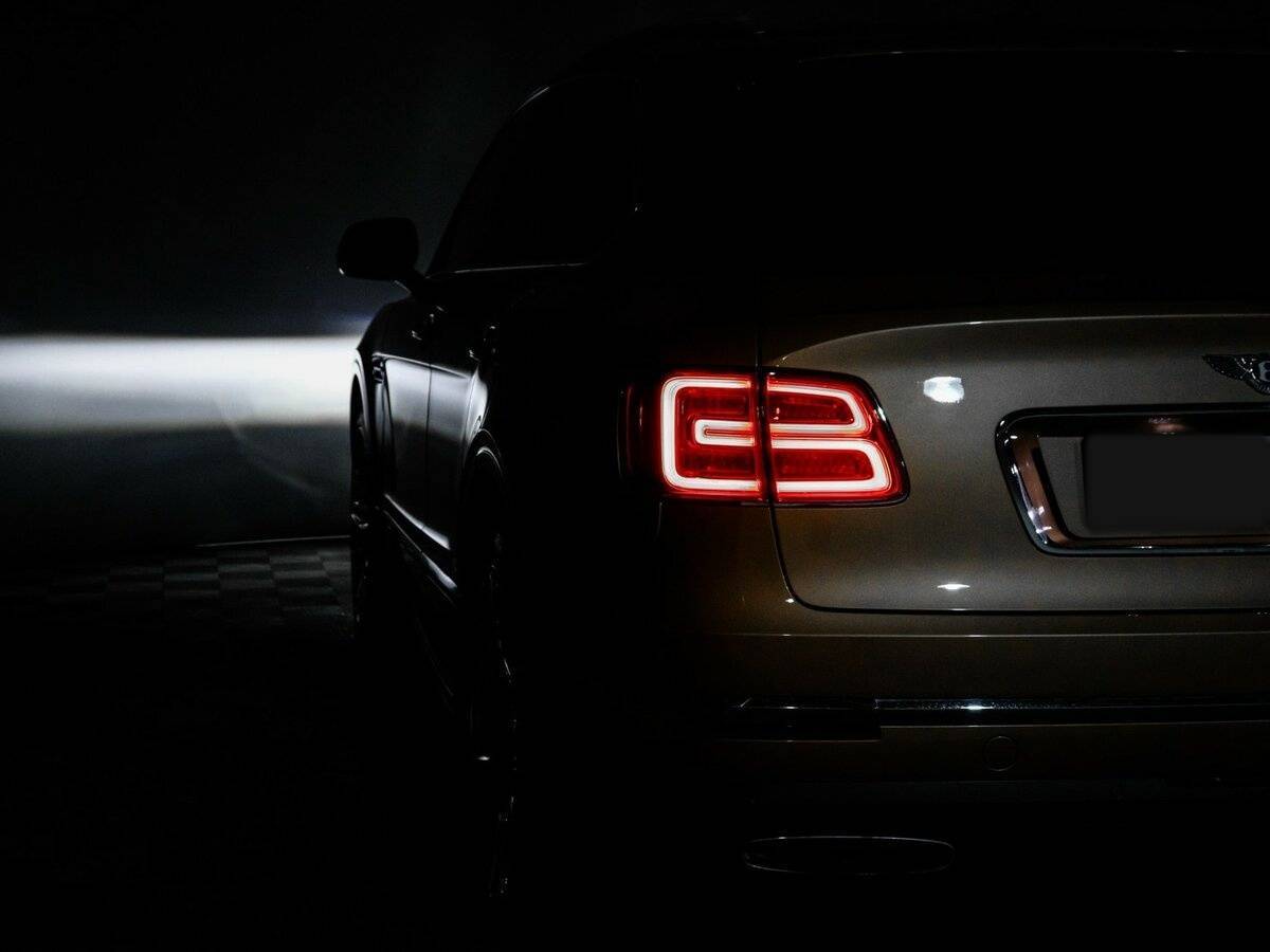 Bentley Bentayga с пробегом — 2016 год. Фото: #31