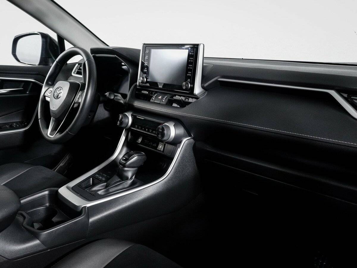 Toyota RAV4 с пробегом — 2021 год. Фото: #8