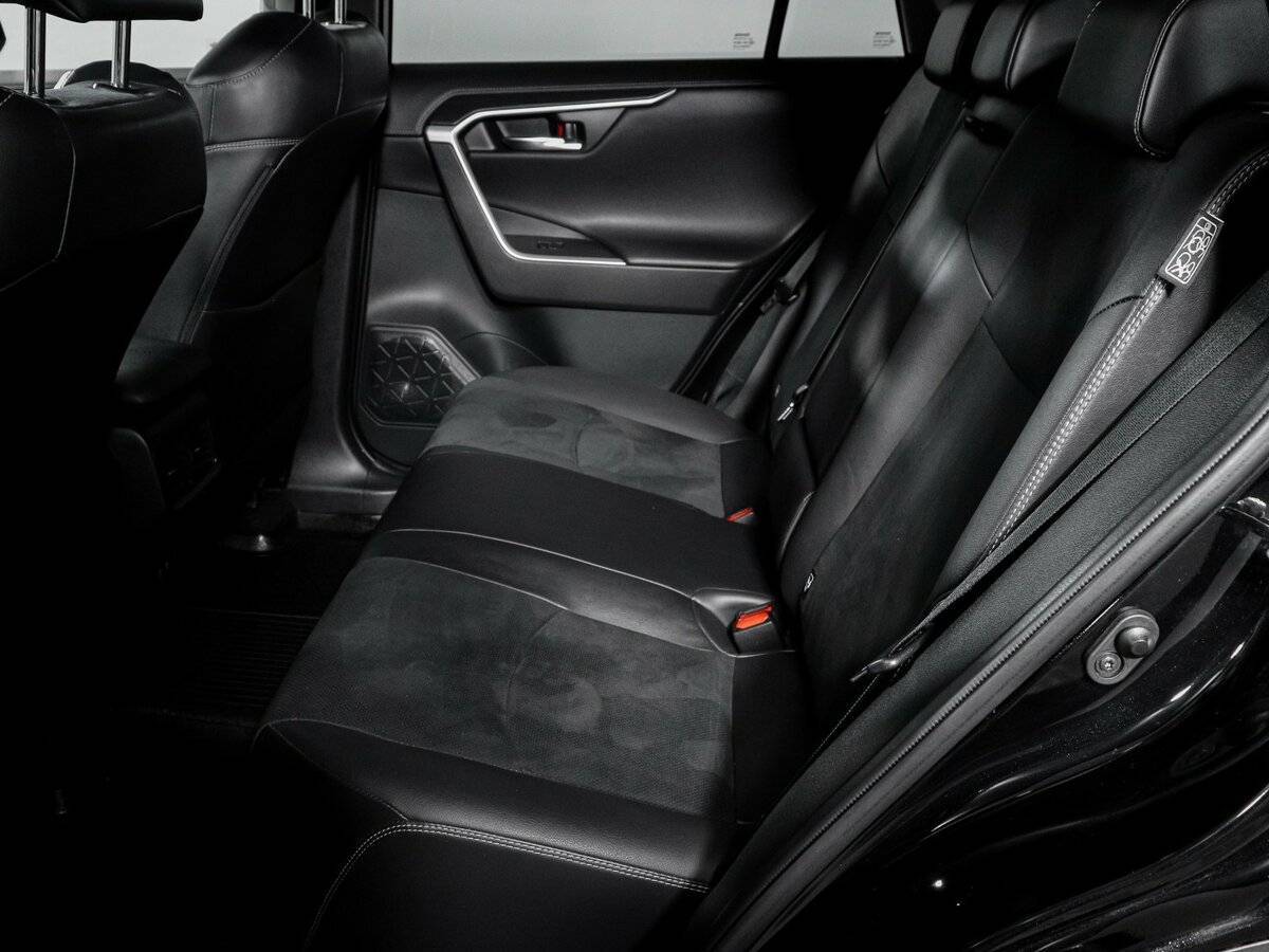 Toyota RAV4 с пробегом — 2021 год. Фото: #9