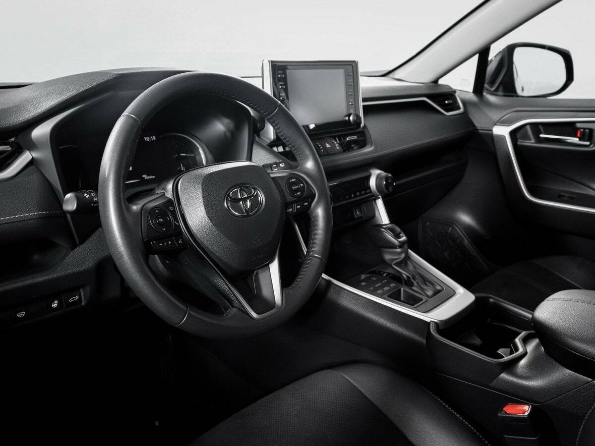 Toyota RAV4 с пробегом — 2021 год. Фото: #13