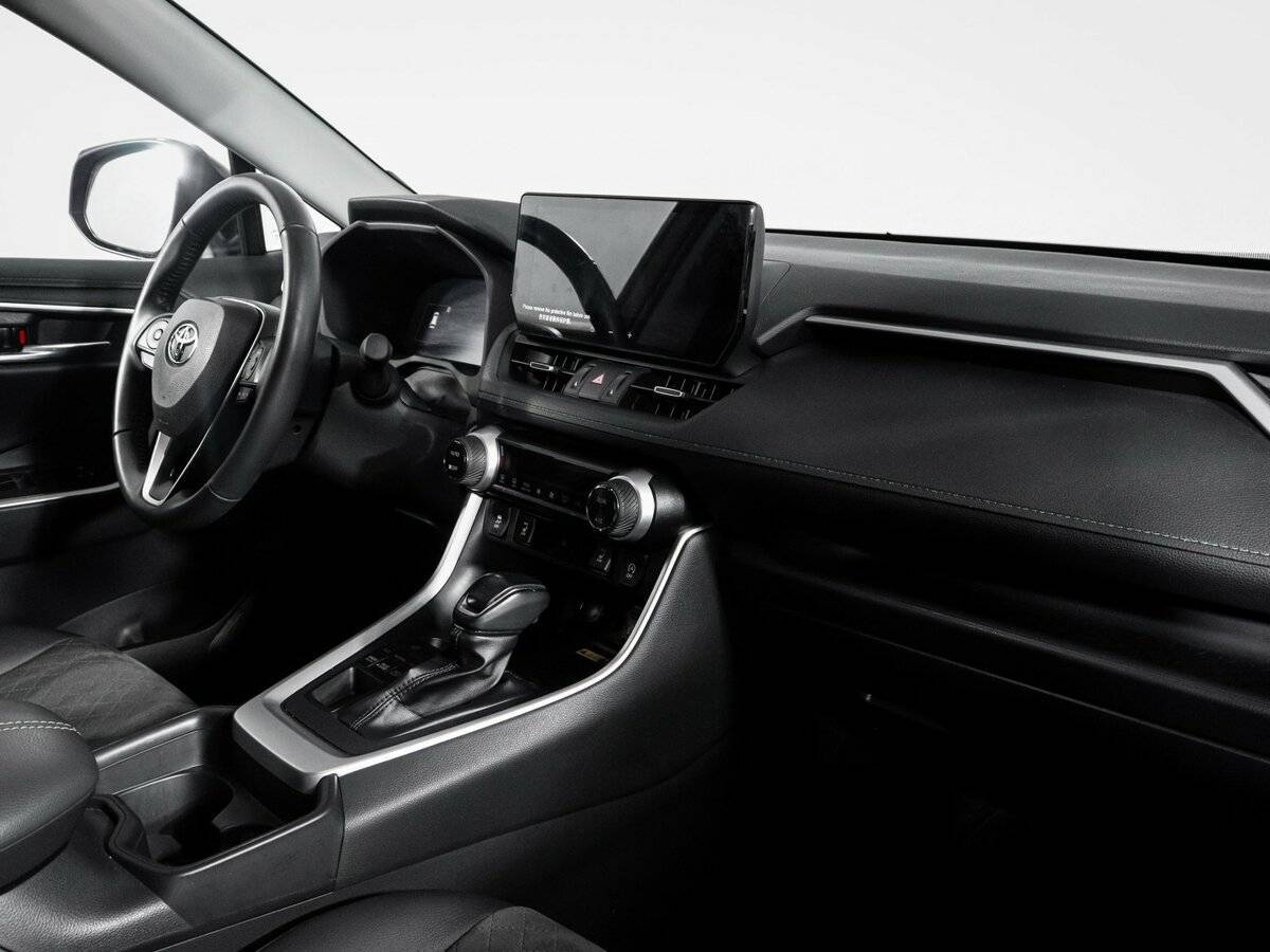 Toyota RAV4 с пробегом — 2024 год. Фото: #8