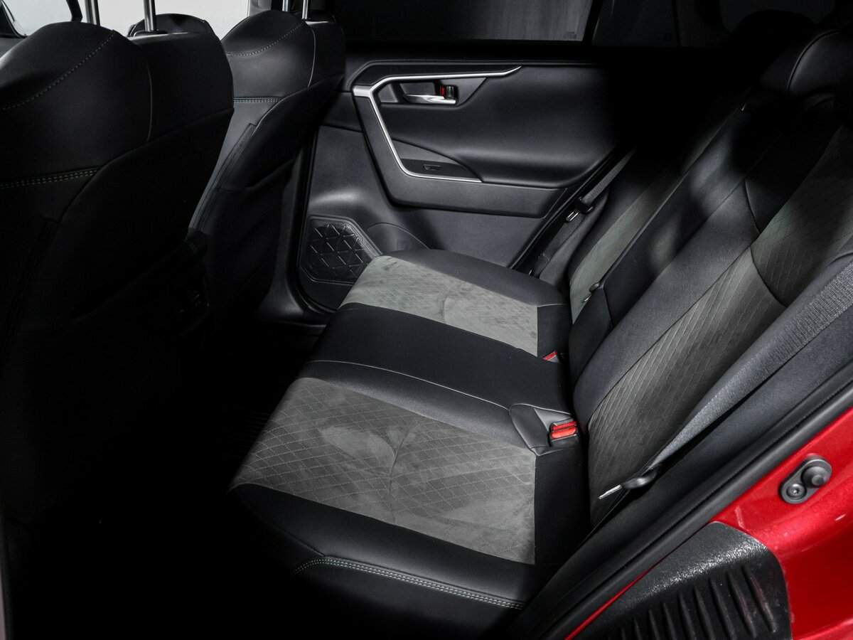 Toyota RAV4 с пробегом — 2024 год. Фото: #9