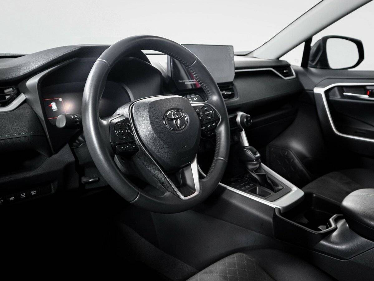 Toyota RAV4 с пробегом — 2024 год. Фото: #13