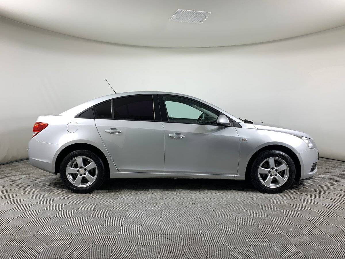 Chevrolet Cruze с пробегом — 2011 год. Фото: #3