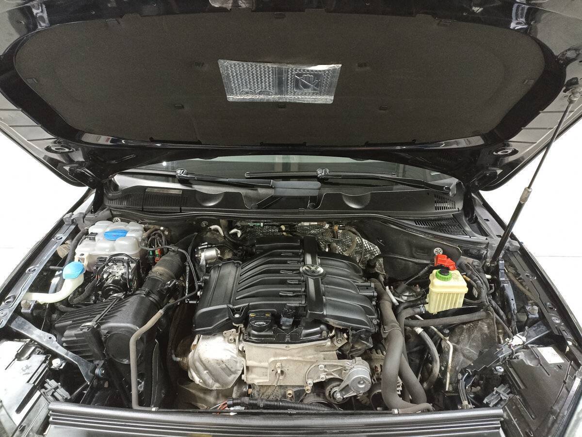 Volkswagen Touareg с пробегом — 2016 год. Фото: #8