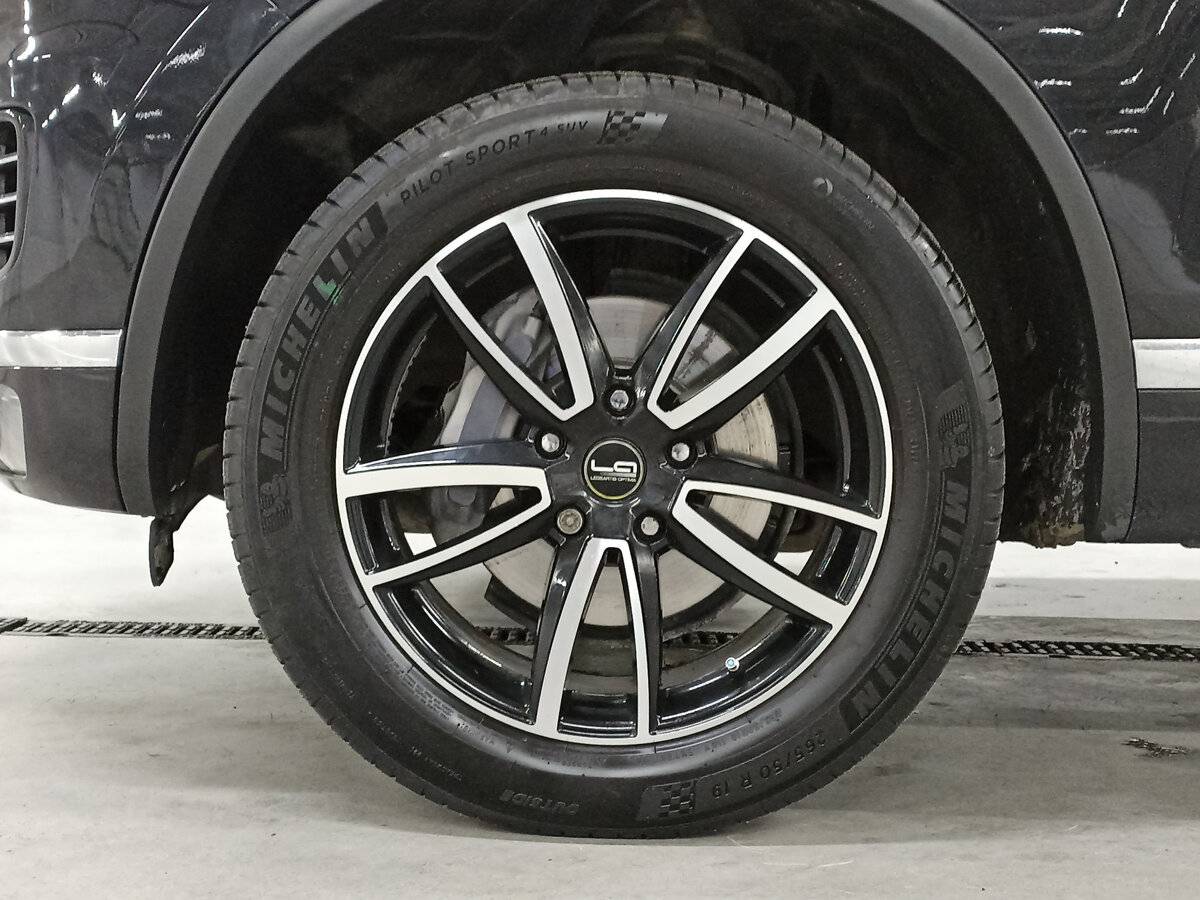 Volkswagen Touareg с пробегом — 2016 год. Фото: #17