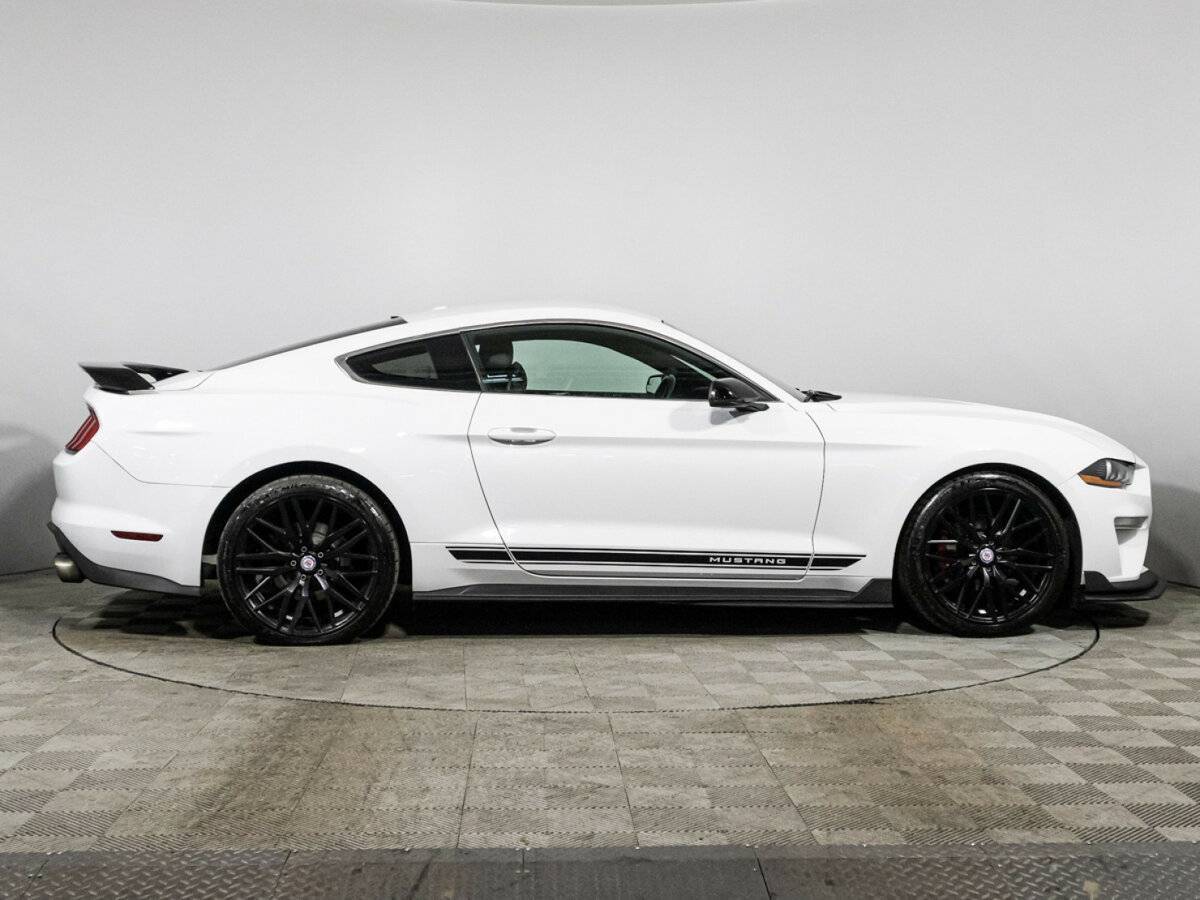 Ford Mustang с пробегом — 2018 год. Фото: #3