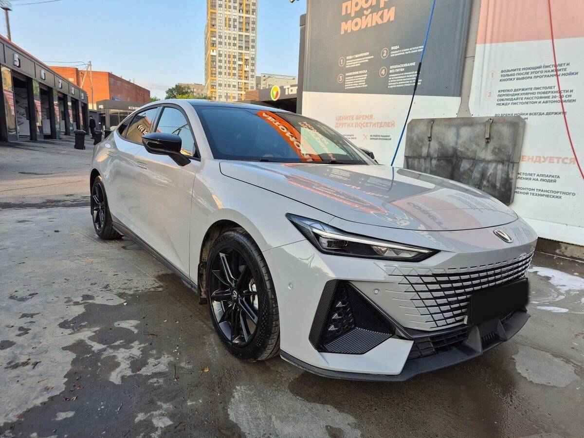 Changan UNI-V с пробегом — 2023 год. Фото: #1