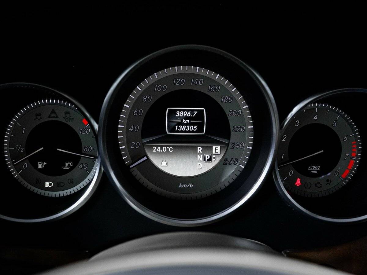 Mercedes-Benz CLS с пробегом — 2012 год. Фото: #10