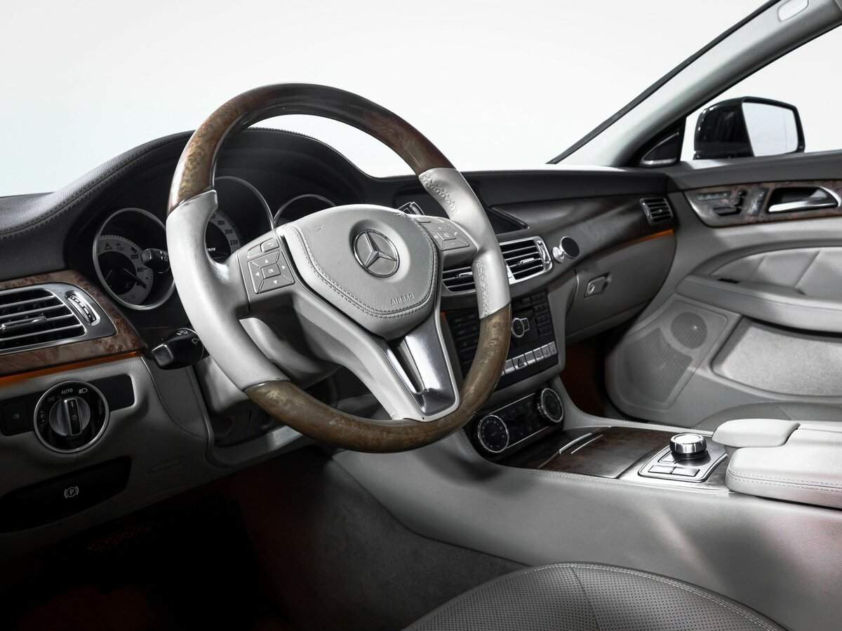 Mercedes-Benz CLS с пробегом — 2012 год. Фото: #13