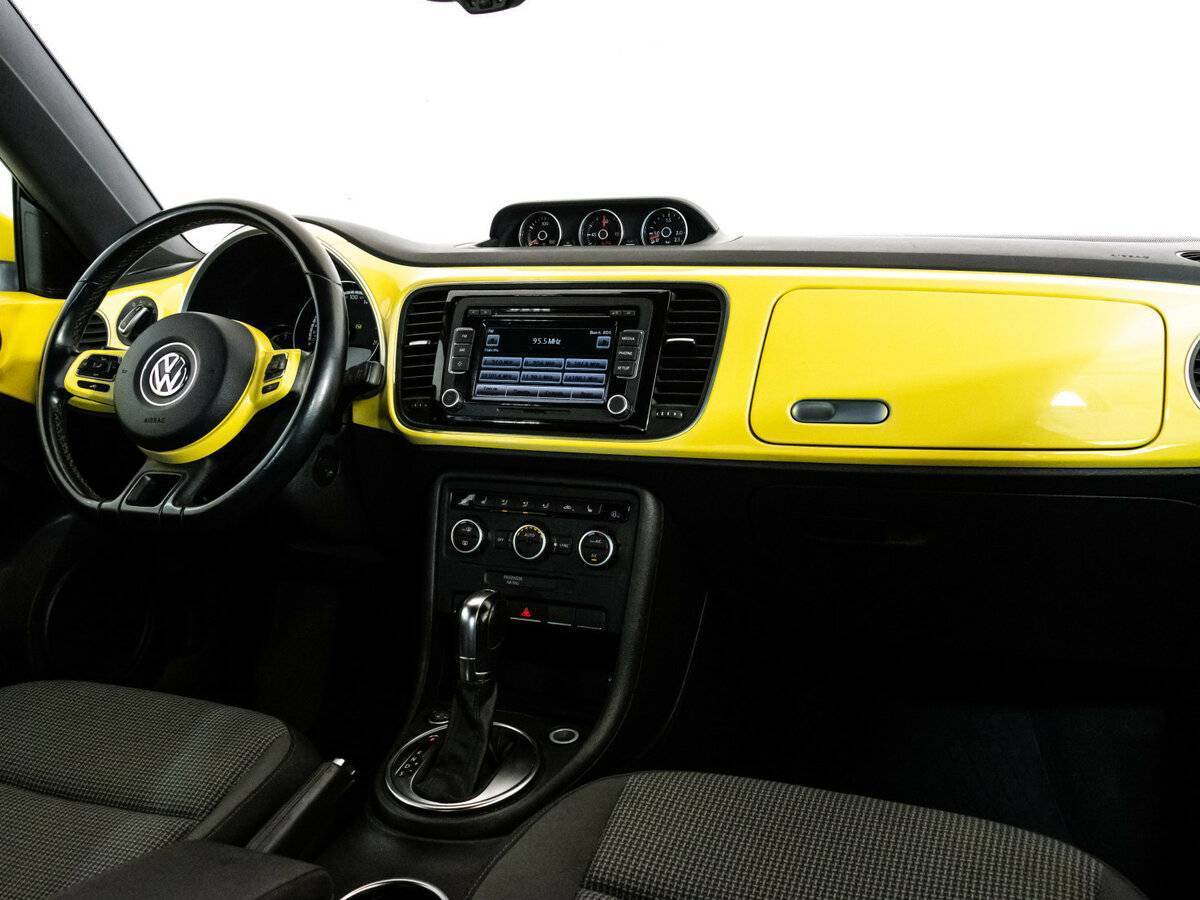 Volkswagen Beetle с пробегом — 2013 год. Фото: #9