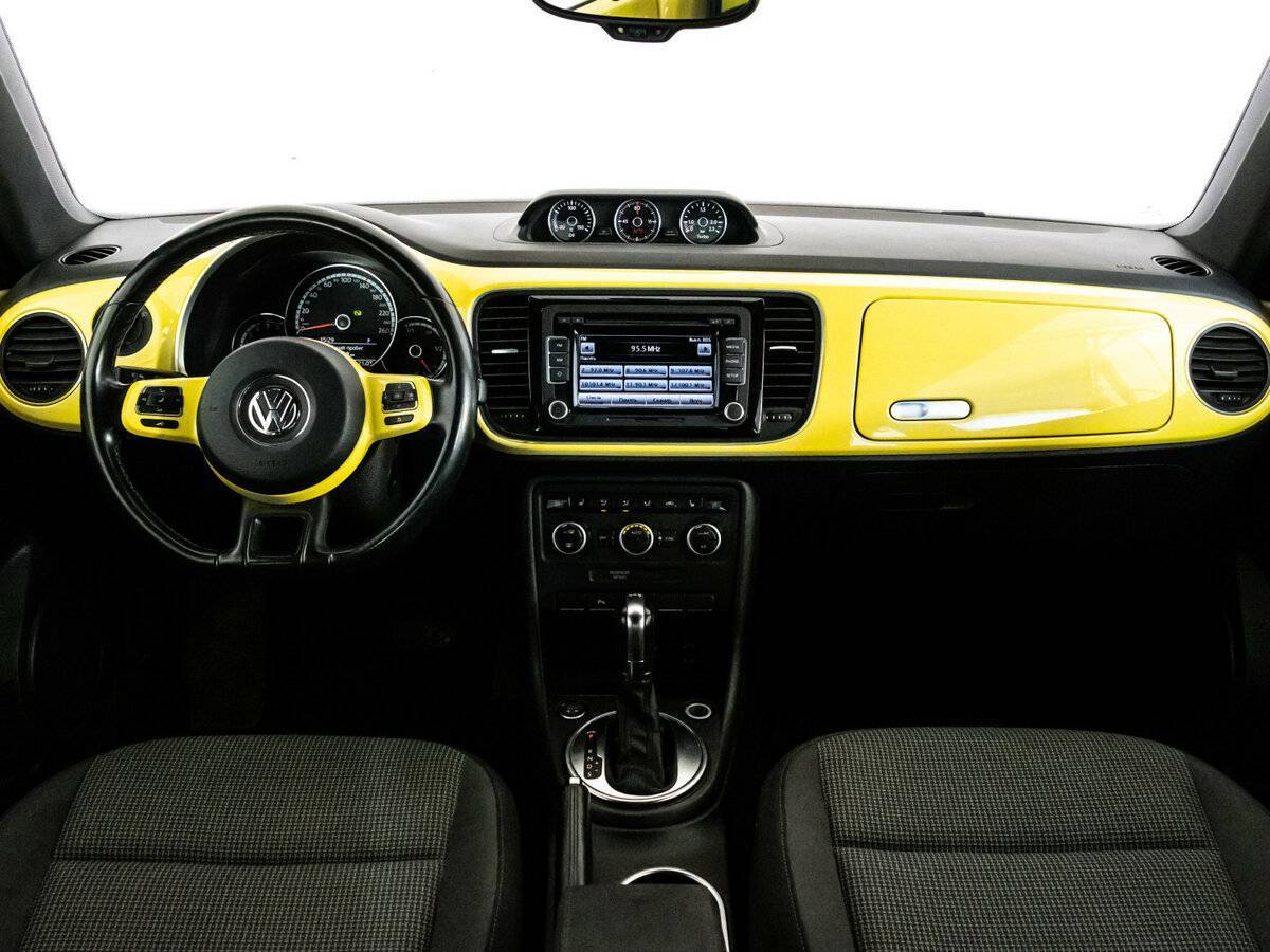 Volkswagen Beetle с пробегом — 2013 год. Фото: #10