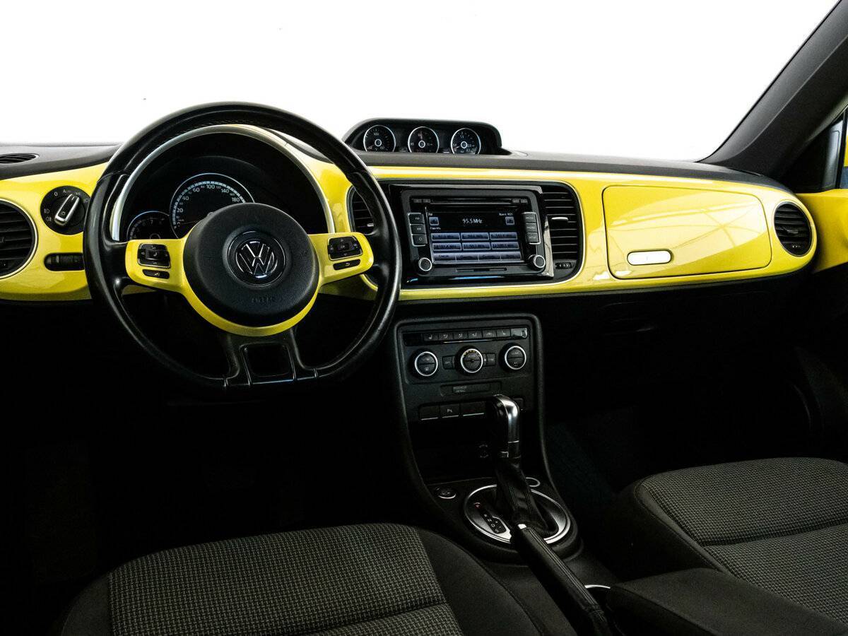 Volkswagen Beetle с пробегом — 2013 год. Фото: #11