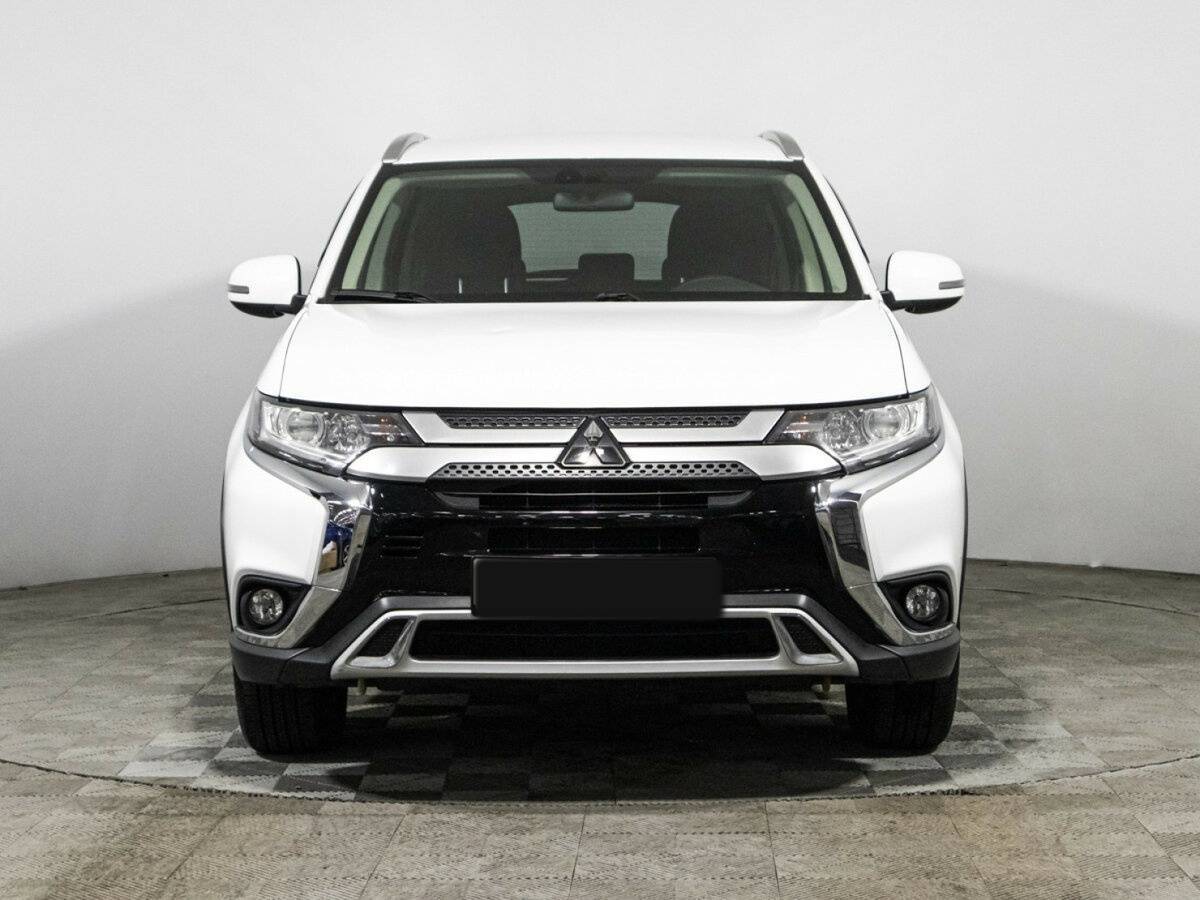 Mitsubishi Outlander с пробегом — 2018 год. Фото: #1