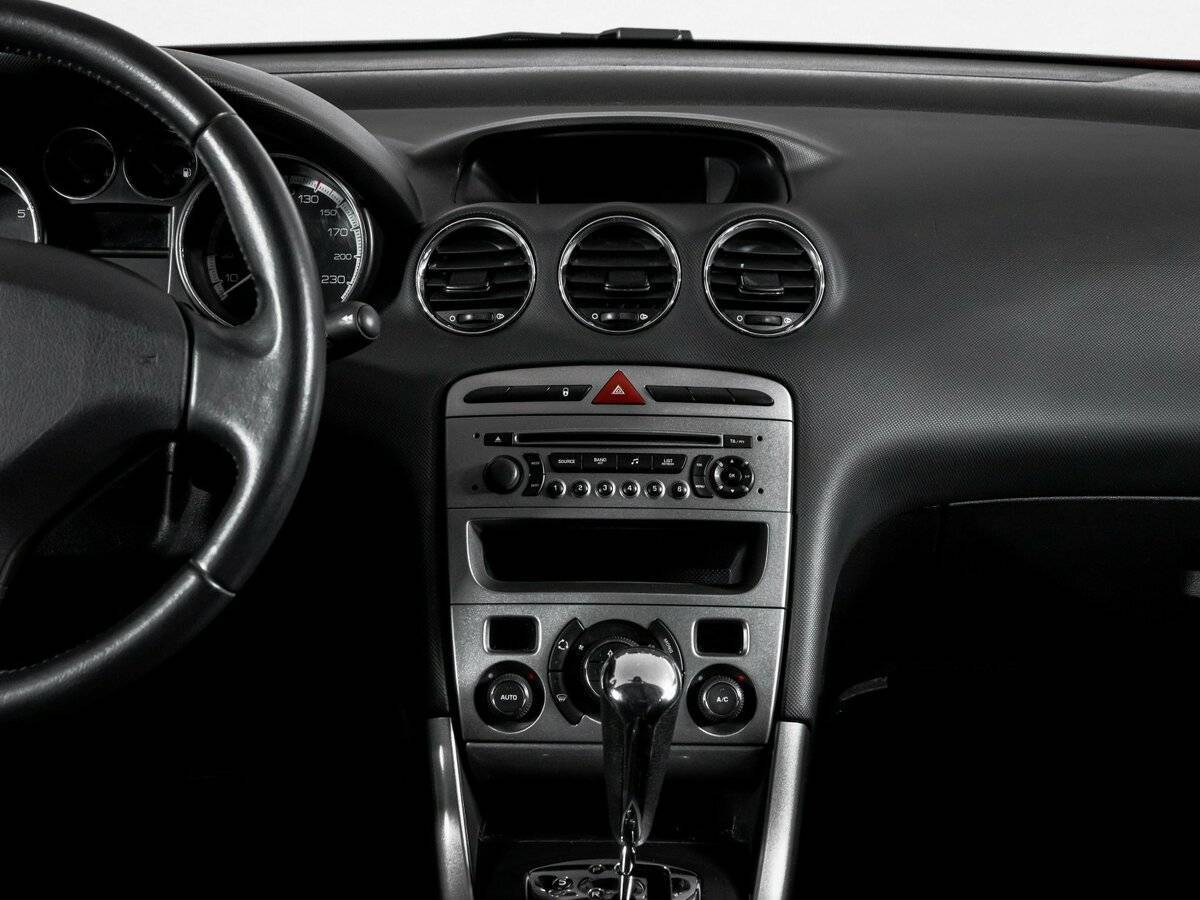 Peugeot 308 с пробегом — 2012 год. Фото: #12