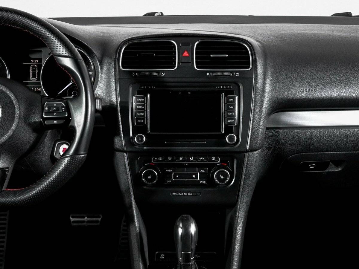 Volkswagen Golf R с пробегом — 2012 год. Фото: #12