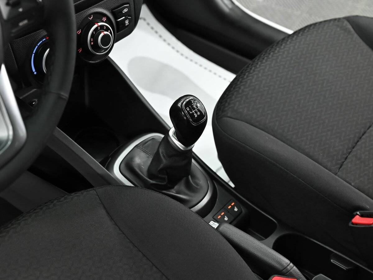 Kia Rio с пробегом — 2013 год. Фото: #10