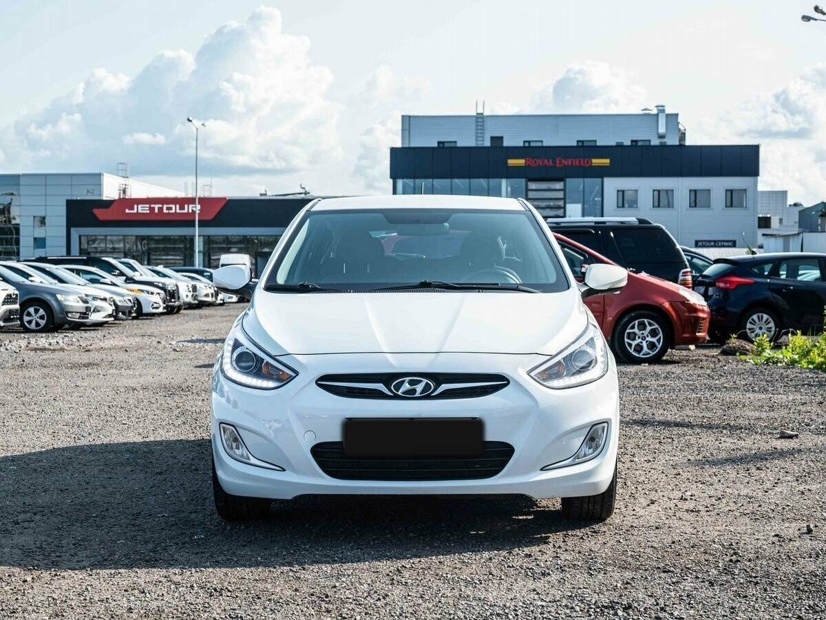 Hyundai Solaris с пробегом — 2014 год. Фото: #1