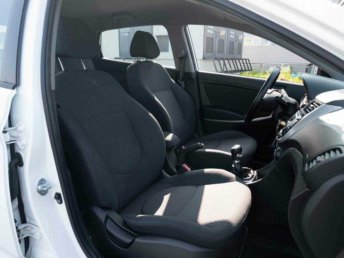 Hyundai Solaris с пробегом — 2014 год. Фото: #12