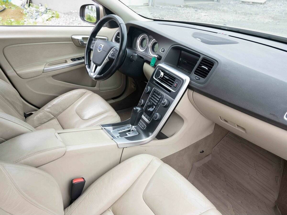 Volvo S60 с пробегом — 2011 год. Фото: #8