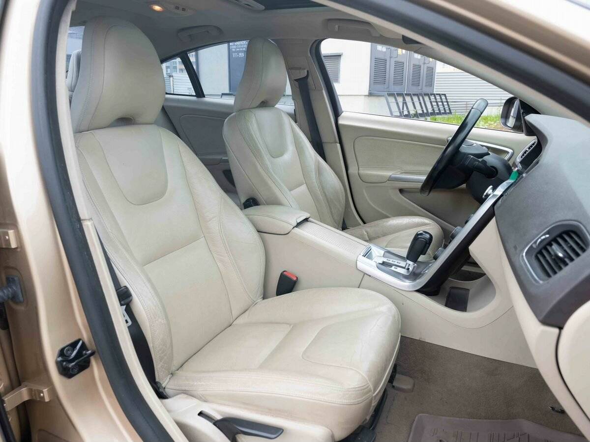 Volvo S60 с пробегом — 2011 год. Фото: #9