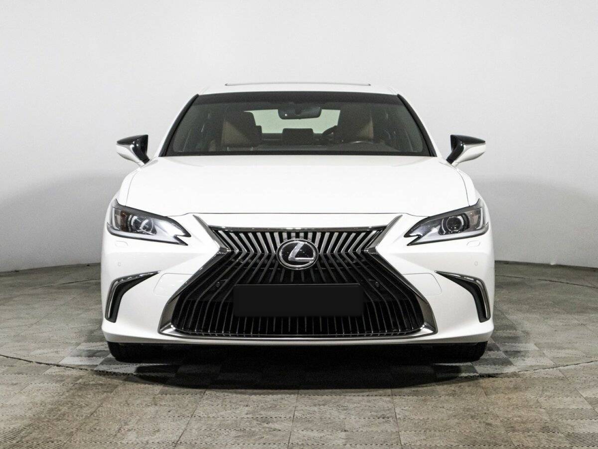 Lexus ES с пробегом — 2019 год. Фото: #1