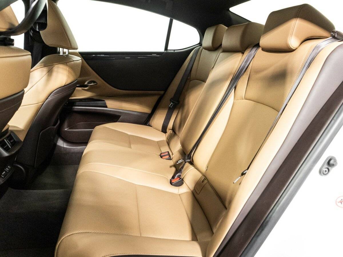 Lexus ES с пробегом — 2019 год. Фото: #9