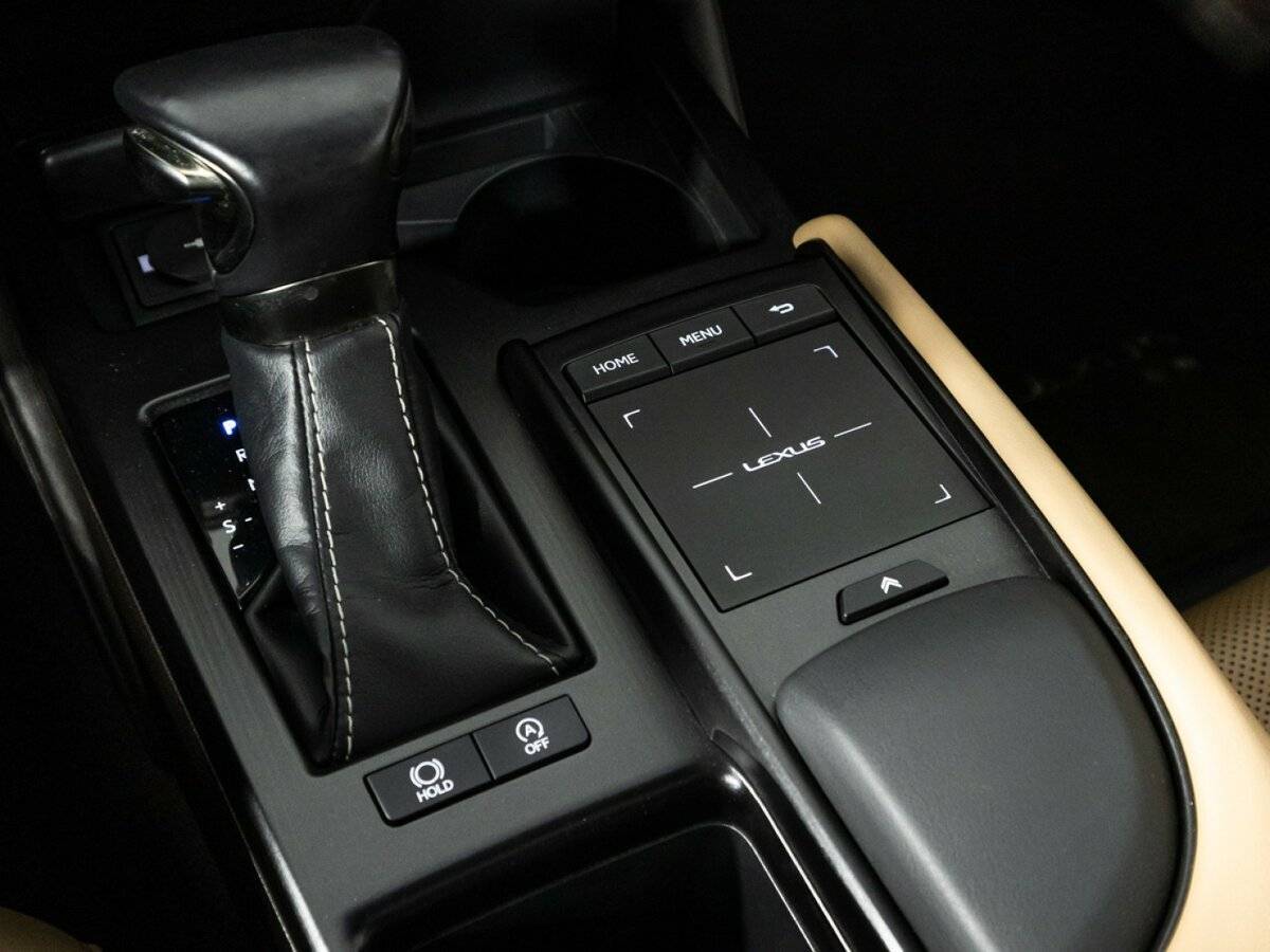 Lexus ES с пробегом — 2019 год. Фото: #23