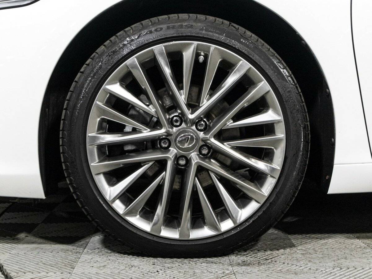 Lexus ES с пробегом — 2019 год. Фото: #25