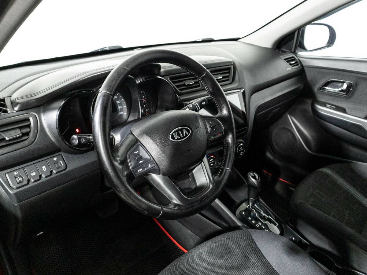 Kia Rio с пробегом — 2011 год. Фото: #10