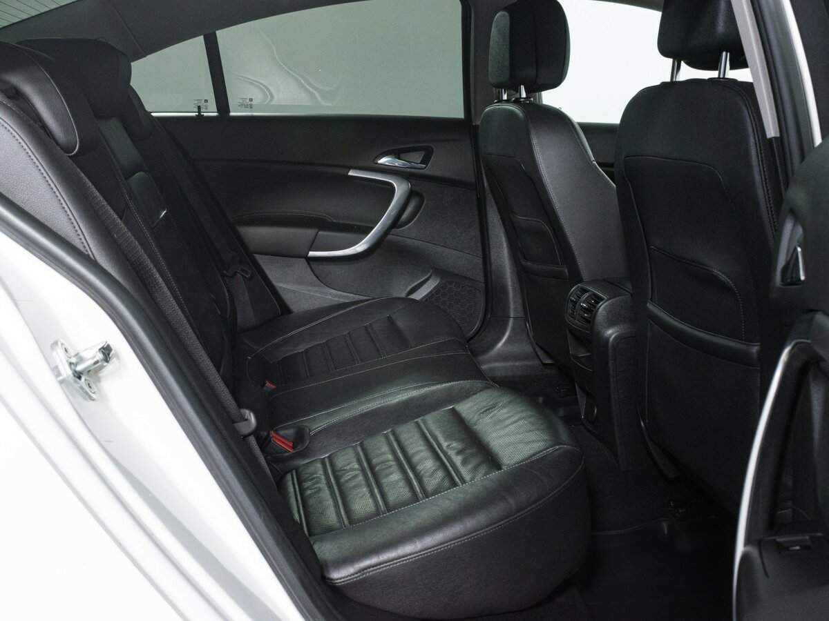 Opel Insignia с пробегом — 2012 год. Фото: #11