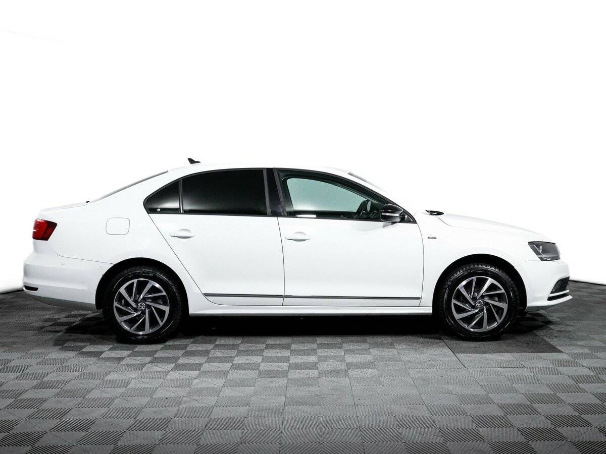 Volkswagen Jetta с пробегом — 2017 год. Фото: #3